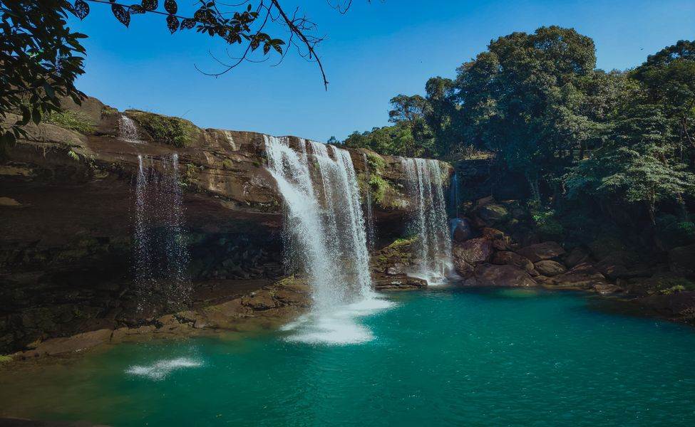 Krangsuri Falls Tour