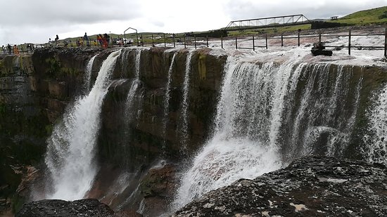 Danthelin Falls Tour